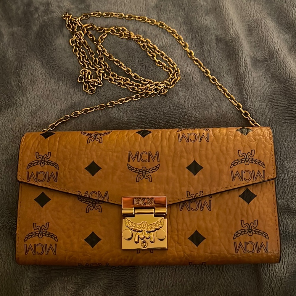 MCM wallet on chain, all gold Leather hardware✅✅✅✅✅✅✅